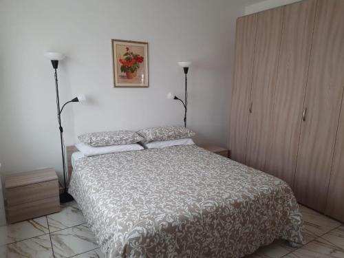 En eller flere senge i et værelse på Villa Azzurra