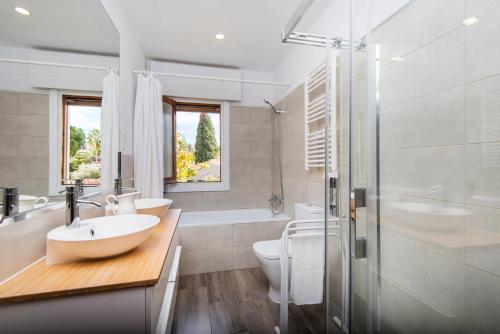 VILLA QUEEN FABIOLA, spacius home with private Pool in east Malaga