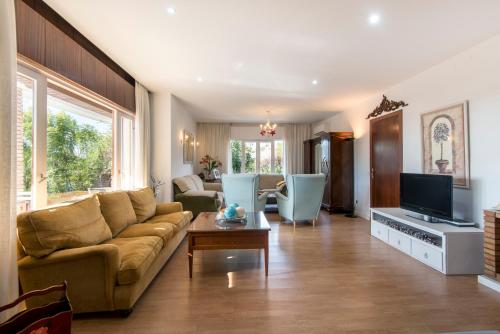 VILLA QUEEN FABIOLA, spacius home with private Pool in east Malaga