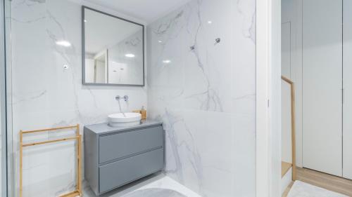 Old Town 1BR Duplex by LovelyStay