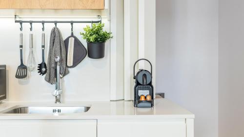 Old Town 1BR Duplex by LovelyStay