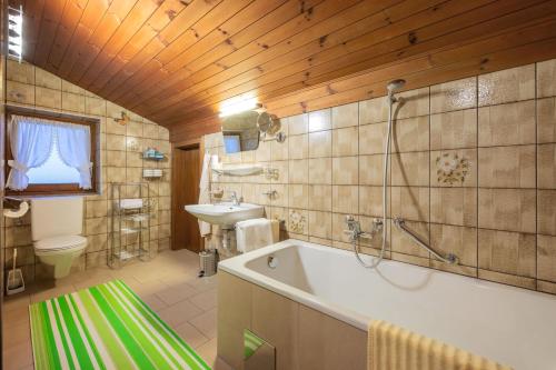 a bathroom with a tub and a toilet and a sink at Haus Gerlinde Danler in Neustift im Stubaital