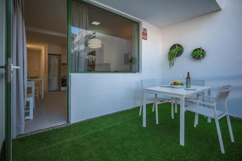 GO2TENERIFE Apart'Jara Pool view & Beach at 5 min