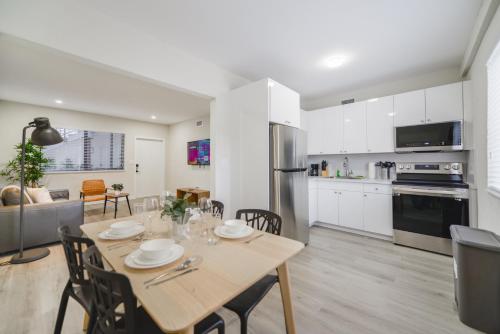 a kitchen and dining room with a table and chairs at Amazing Experience in Calle Ocho in Miami