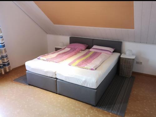 Ένα ή περισσότερα κρεβάτια σε δωμάτιο στο Ahornweg Ferienwohnung