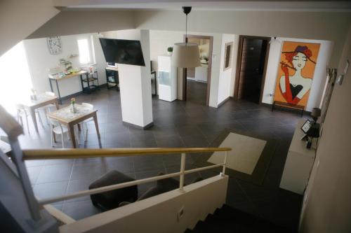 an aerial view of a living room and a kitchen at B&B Geolja in Gioia Tauro