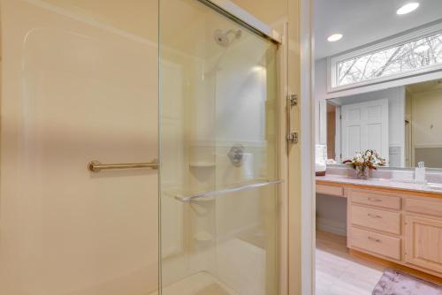 baño con ducha y puerta de cristal en Fort Wayne Vacation Rental about 9 Mi to Downtown!, en Ellison