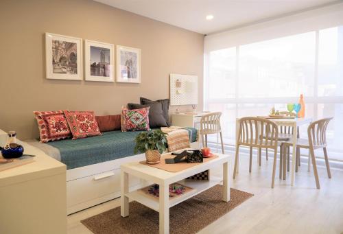 A seating area at The Petit Flat - Bright & stylish studio apartment near Unicentro