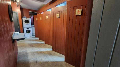 a hallway of a bathroom with a washer and dryer at Komo Pod Hotel in London