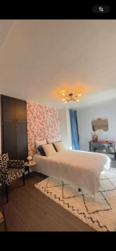 a bedroom with a large bed and a couch at Appartement t2 foirail étage in Espalion