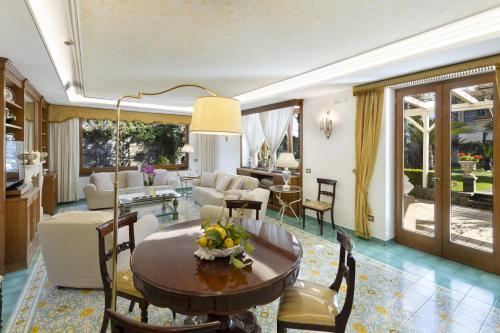 SorrentoVibes - Villa in Sorrento Center with gardens and outdoor space photo 2