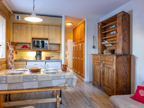 Bel appartement 3 pièces avec balcon, proche des pistes et du Vieux Village, WiFi inclus