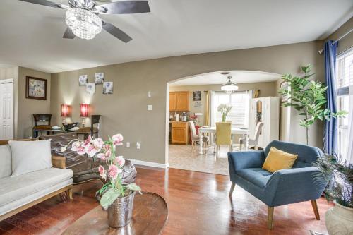 Χώρος καθιστικού στο Spacious Family-Friendly Home in Denham Springs!
