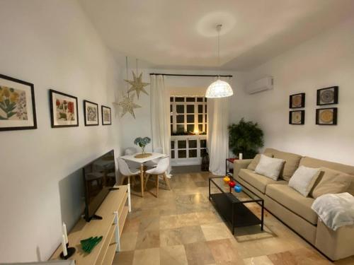 a living room with a couch and a tv at Edén Luxury Suites in Granada