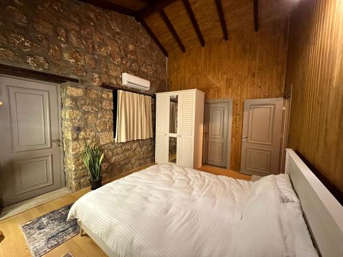En eller flere senger på et rom på HillStone Adrasan, A premium Stone House