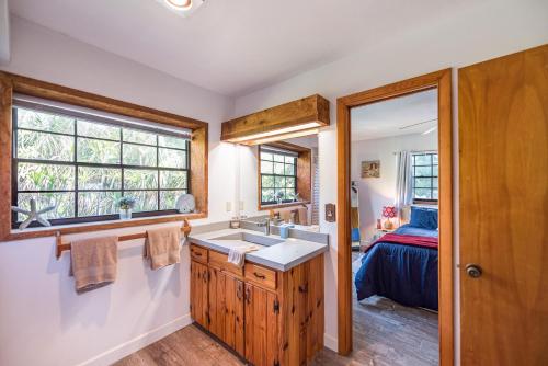 En eller flere senge i et værelse på Tree Top Bungalow