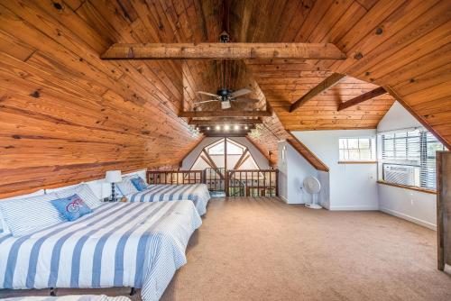 En eller flere senge i et værelse på Tree Top Bungalow