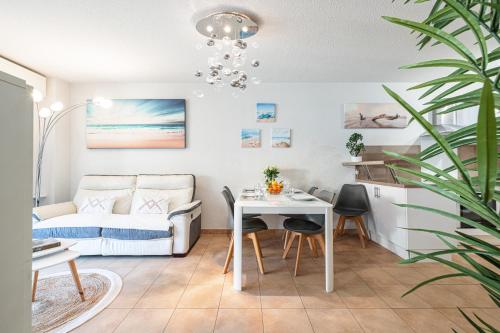 Ruang duduk di Intercontinental Superbe appartement avec piscine