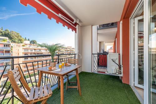Balkoni atau teres di Intercontinental Superbe appartement avec piscine