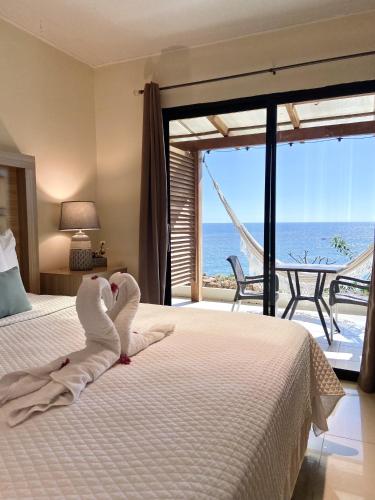 a bedroom with a bed with two swans in towels at Paradise Surf Hotel in San Miguel