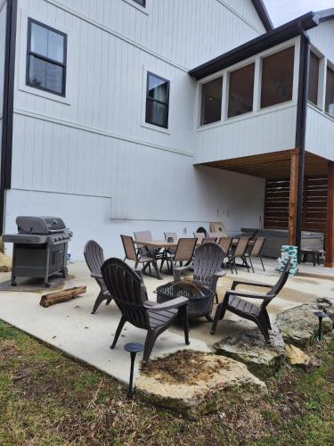 a group of chairs and a grill in front of a building at SPACIOUS FAMiLY HOME in Hollister