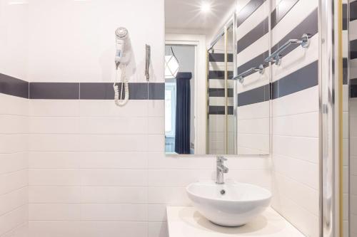 Vannituba majutusasutuses Sorrento Villa with Pool and Amazing Views