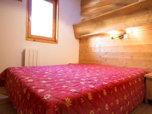 a large red bed in a room with a window at Appartement Aussois, 2 pièces, 4 personnes - FR-1-508-37 in Aussois