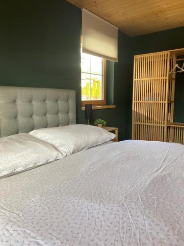 Una cama o camas en una habitación de Hotel Sonnenlicht Maria Alm