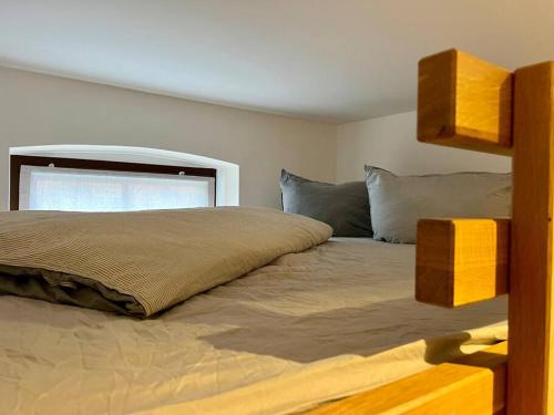 מיטה או מיטות בחדר ב-Heller Zweiraumtraum im Zentrum