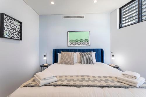 Una cama o camas en una habitación de Stay Kula Wollongong