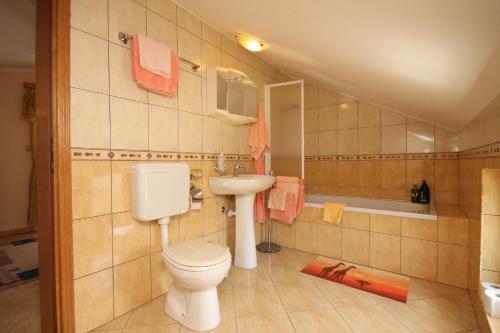 Koupelna v ubytování Apartments by the sea Kraj, Pasman - 3460