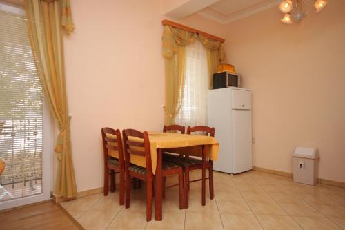 Kuchyňa alebo kuchynka v ubytovaní Apartment Kraj 3460e