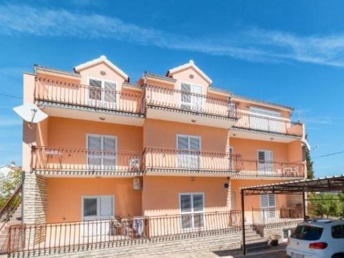 Apartments with parking space Vodice - 21743
