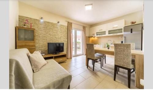 Apartments with parking space Vodice - 21743