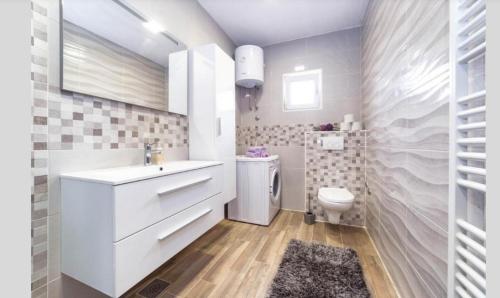Apartments with parking space Vodice - 21743