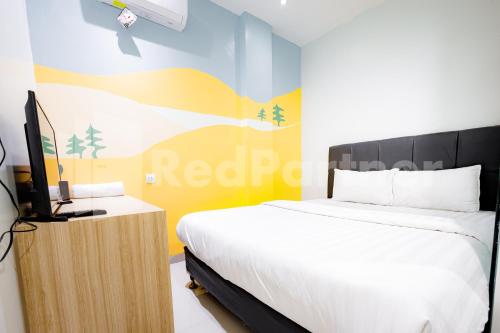 Кровать или кровати в номере Hotel Capital Cikokol RedPartner