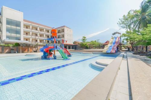 an empty playground with slides and slidesktop at RedDoorz Resort Premium @ Sangkan Hurip Kuningan in Kuningan
