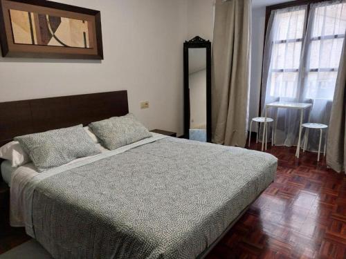 Säng eller sängar i ett rum på CASA DORMILATERIA - Habitación
