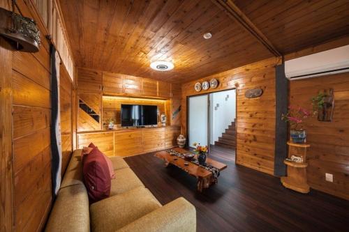 『てぃぐまの宿』地平線まで見渡せる圧巻の屋外テラスビュー！300余年の歴史ある壺屋焼がご堪能出来る宿