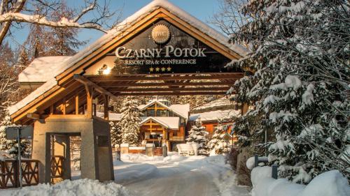 Obiekt Hotel Czarny Potok Resort SPA & Conference zimą