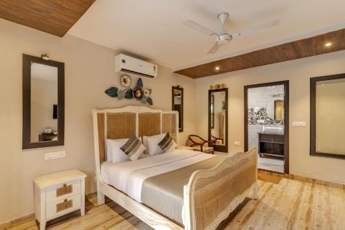 מיטה או מיטות בחדר ב-Le dando Beach Resort by Orion Hotels