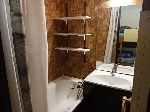 a bathroom with a sink and a bath tub at Studio Bourg-Saint-Maurice, 1 pièce, 3 personnes - FR-1-411-920 in Bourg-Saint-Maurice
