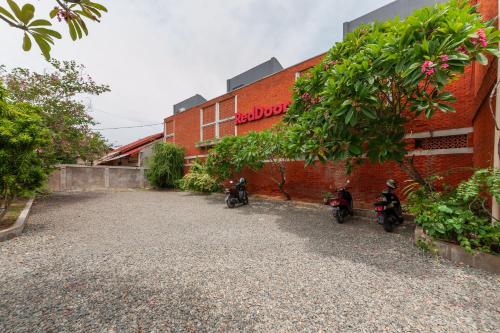 a group of motorcycles parked in front of a building at RedDoorz Syariah near Banda Aceh Convention Hall in Lamnyong
