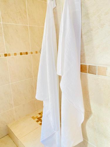 Ένα μπάνιο στο EThembeni Guesthouse