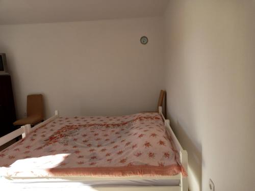 Säng eller sängar i ett rum på Apartmani Pepđonović