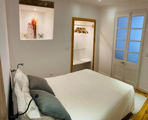 Heart of Lisbon Apartment tesisinde bir odada yatak veya yataklar