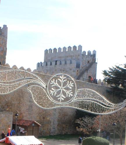 a building with a design on the side of it at Encanto Celta, súper céntrico con parking incluido in Avila