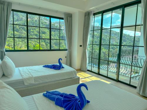 two beds in a room with two swans on them at Reggae Garden Villas in Salad Beach