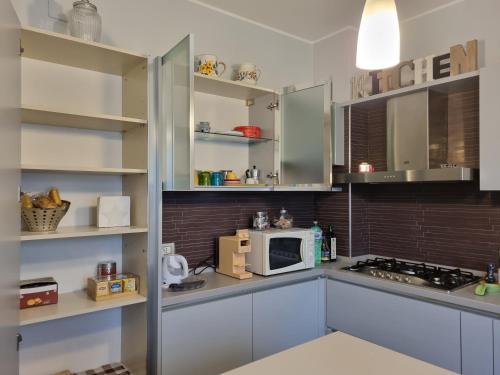 Η κουζίνα ή μικρή κουζίνα στο A due passi dal Parco