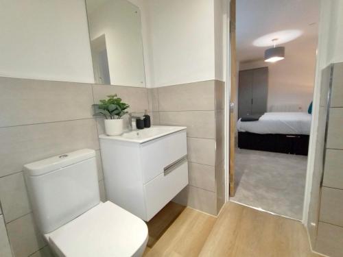 Luxury 2 Bed 2 Bath Flat Near Old Trafford photo 17